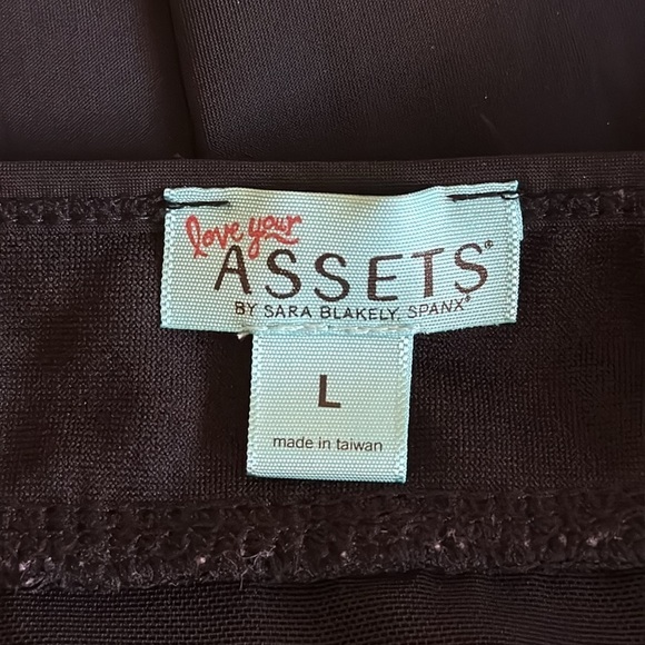 Assets By Sarah Blakely Black Padded Push Up One Piece Swimsuit - Picture 4 of 6